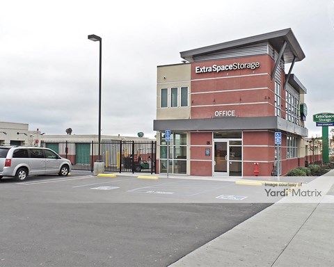 Storage Units for Rent available at 17575 South Western Avenue, Gardena, CA 90248