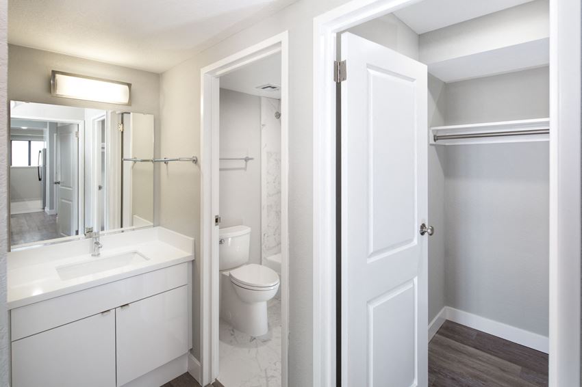 2000 Broadway Street Apartments