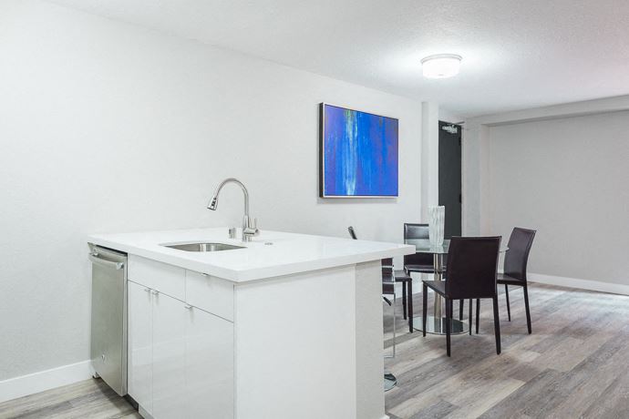 2000 Broadway Street Apartments