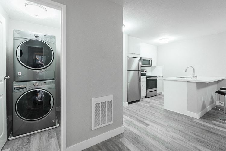 2000 Broadway Street Apartments