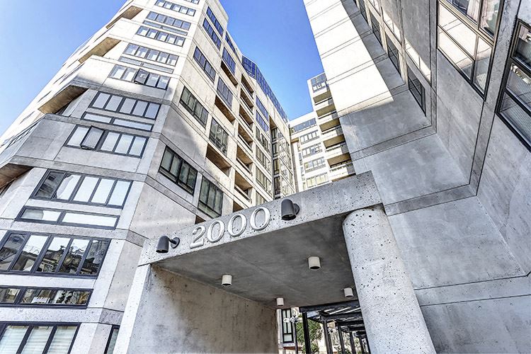 2000 Broadway Street Apartments