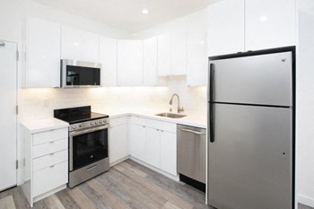 2133 Stockton Street Studio-1 Bed Apartment for Rent - Photo Gallery 3