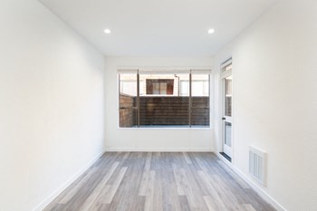 2133 Stockton Street Studio-1 Bed Apartment for Rent - Photo Gallery 4