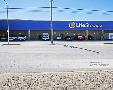 Storage Units for Rent available at 700 East Slauson Avenue, Los Angeles, CA 90011
