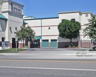 Storage Units for Rent available at 7346 Sepulveda Blvd, Van Nuys, CA 91405 Photo Gallery 1