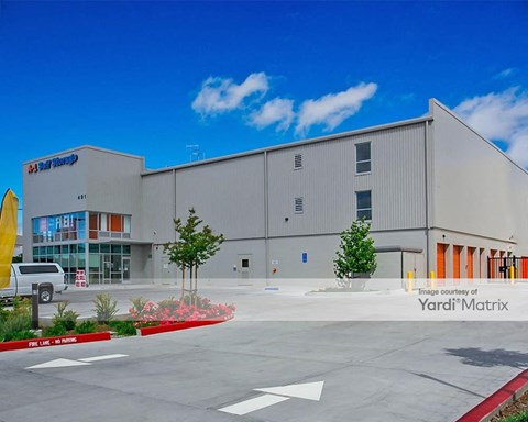 Storage Units for Rent available at 401 Santa Ana Avenue, San Jose, CA 95112