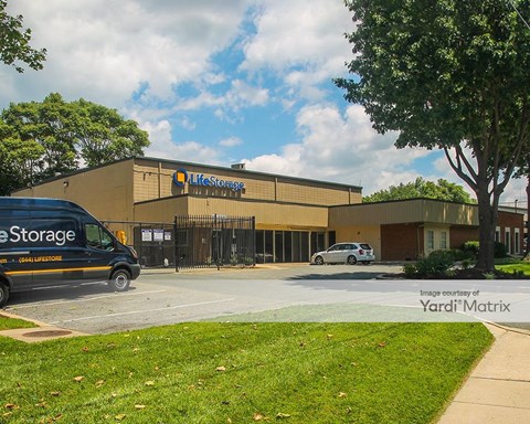 Storage Units for Rent available at 26 West Diamond Avenue, Gaithersburg, MD 20877