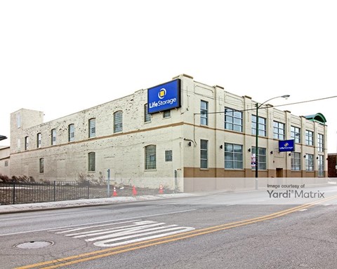 Storage Units for Rent available at 615 West Pershing Road, Chicago, IL 60609