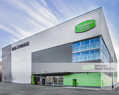 Storage Units for Rent available at 1807 West Devon Avenue, Chicago, IL 60660