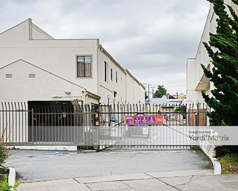 Storage Units for Rent available at 1551 Macarthur Blvd, Oakland, CA 94602
