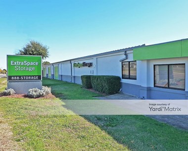 Storage Units for Rent available at 1908 East Pioneer Pkwy, Arlington, TX 76010