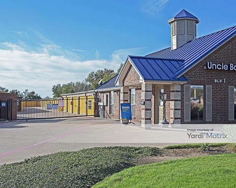 Storage Units for Rent available at 5900 Bryant Irvin Road, Fort Worth, TX 76132