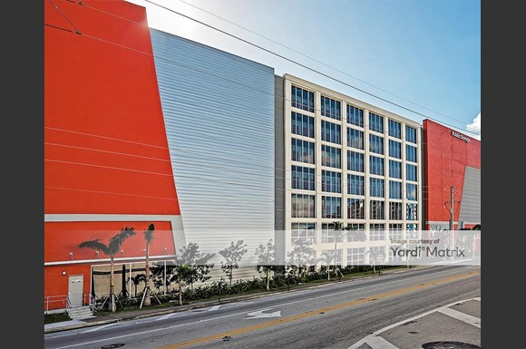 Miami Offers A Whole New Shopping Experience Come Experience A Tropical Shopping Oasis Miami Shopping Downtown Miami Luxury Movie Theater
