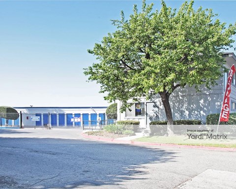 Storage Units for Rent available at 600 West Dyer Road, Santa Ana, CA 92707