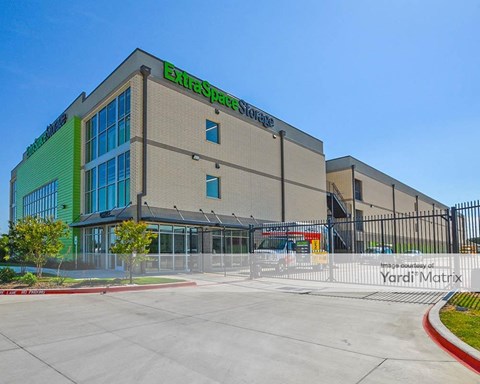 Storage Units for Rent available at 6021 North Fwy, Fort Worth, TX 76131