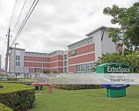 Storage Units for Rent available at 2995 Okeechobee Road, Hialeah, FL 33012