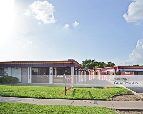 Storage Units for Rent available at 8128 North Lamar Blvd, Austin, TX 78753