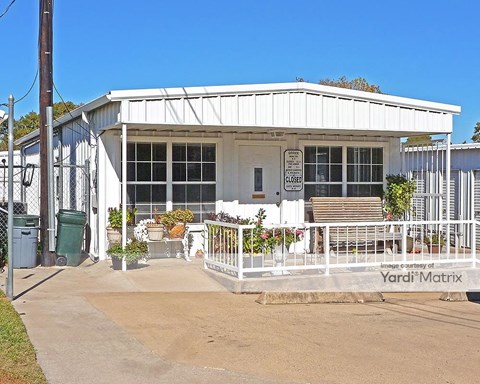 Storage Units for Rent available at 117 Locust Street, Azle, TX 76020