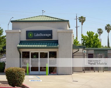 Storage Units for Rent available at 1300 El Camino Avenue, Sacramento, CA 95815