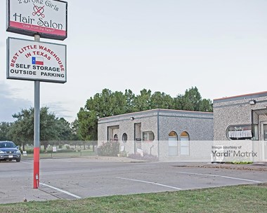 Storage Units for Rent available at 6712 Crowley Road, Fort Worth, TX 76134 Photo Gallery 1