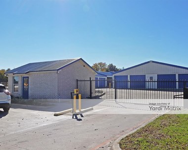 Storage Units for Rent available at 1004 Southeast Pkwy, Azle, TX 76020 Photo Gallery 1