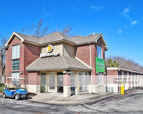 Storage Units for Rent available at 88 Grapevine Hwy, Hurst, TX 76054