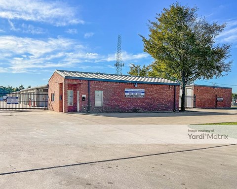 Storage Units for Rent available at 1750 Mansfield Webb Road, Arlington, TX 76002