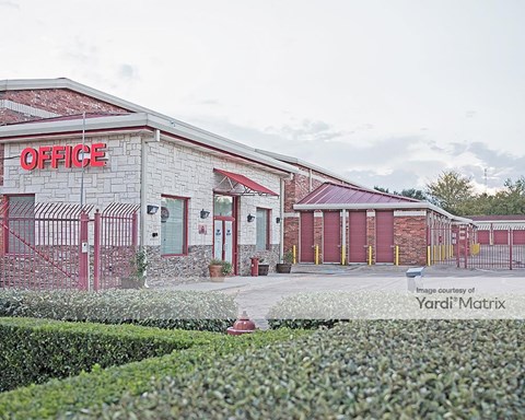 Storage Units for Rent available at 3901 Sycamore School Road, Fort Worth, TX 76133