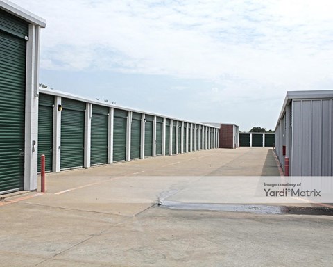 Storage Units for Rent available at 4660 TX 360, Grand Prairie, TX 75052