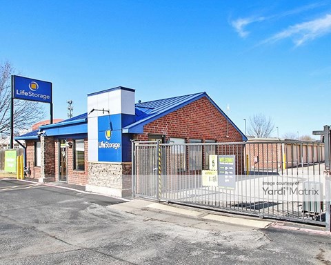 Storage Units for Rent available at 6162 Southwest Blvd, Banbrook, TX 76109