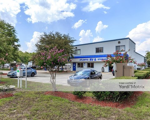 Storage Units for Rent available at 5535 Shad Road, Jacksonville, FL 32257