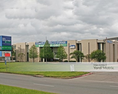 Storage Units for Rent available at 7600 John W Carpenter Fwy, Dallas, TX 75247 - Photo Gallery 1