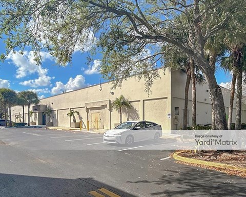 Storage Units for Rent available at 5605 West Sunrise Blvd, Plantation, FL 33313
