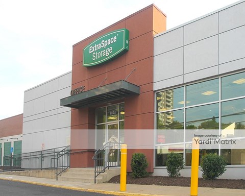 Storage Units for Rent available at 5140 River Road, Bethesda, MD 20816