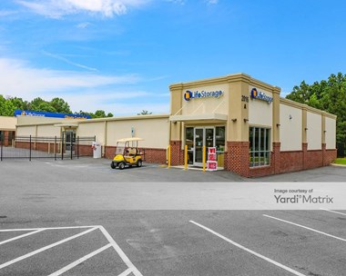 Storage Units for Rent available at 2016 Atlanta Hwy, Cumming, GA 30040 - Photo Gallery 1