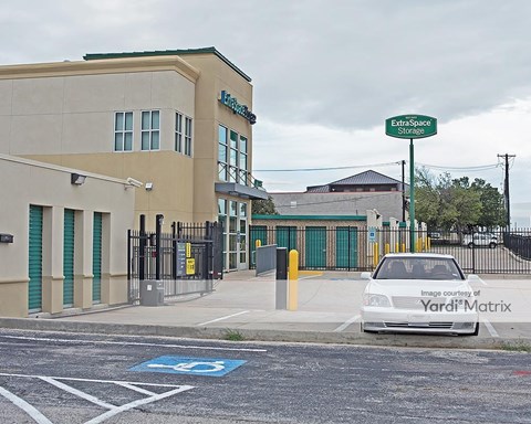 Storage Units for Rent available at 3813 Airport Fwy, Bedford, TX 76021