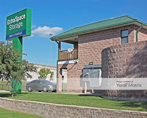 Storage Units for Rent available at 5401 West Rosedale Street, Fort Worth, TX 76107