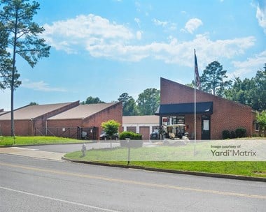 Storage Units for Rent available at 3950 Deep Rock Road, Henrico, VA 23233 - Photo Gallery 1
