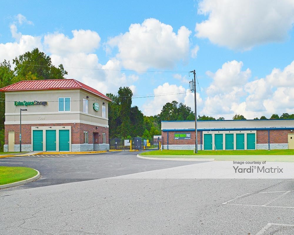 Storage Units for Rent available at 7000 Hull Street Road, Richmond, VA 23224 - Photo Gallery 2