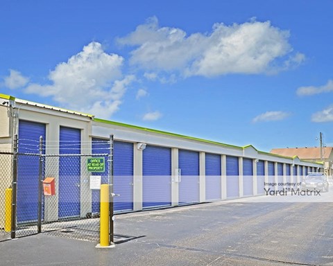 Storage Units for Rent available at 5725 Collier Blvd, Naples, FL 34114
