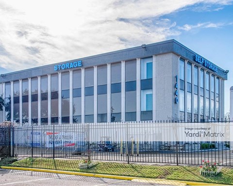 Storage Units for Rent available at 1440 North Loop Fwy, Houston, TX 77009