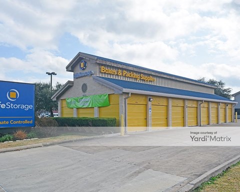 Storage Units for Rent available at 12711 Westheimer Road, Houston, TX 77077