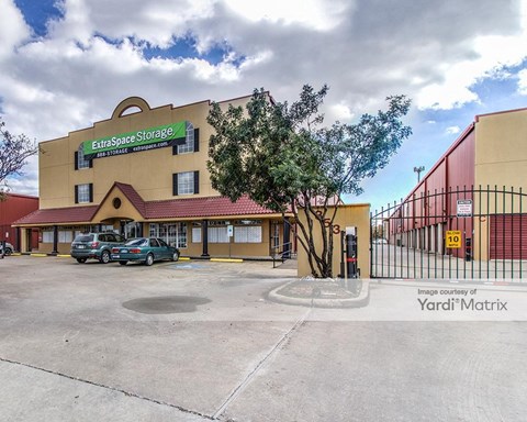 Storage Units for Rent available at 3535 Katy Fwy, Houston, TX 77007