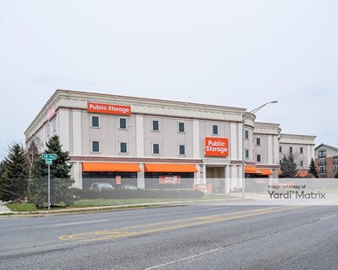 Storage Units for Rent available at 4600 Southwest Hwy, Oak Lawn, IL 60453