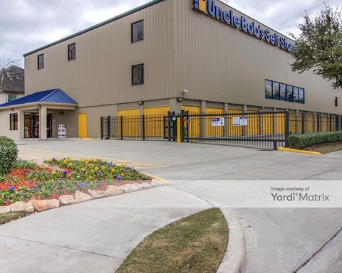 Storage Units for Rent available at 5425 Katy Fwy, Houston, TX 77007