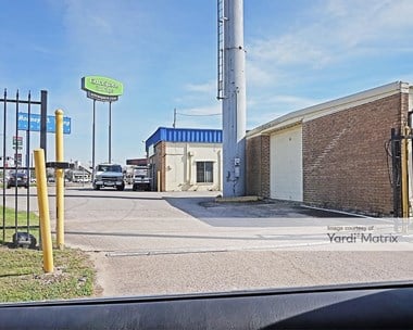Storage Units for Rent available at 7134 Golf Way, Houston, TX 77087 Photo Gallery 1