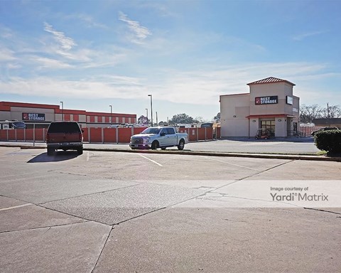 Storage Units for Rent available at 7430 Spencer Hwy, Pasadena, TX 77505