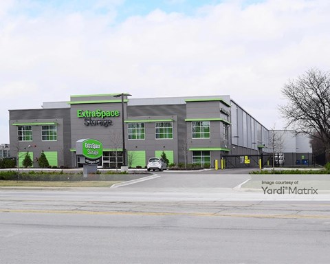 Storage Units for Rent available at 1750 West Central Road, Mount Prospect, IL 60056