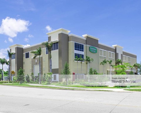 Storage Units for Rent available at 1001 NE 1St Avenue, Pompano Beach, FL 33060