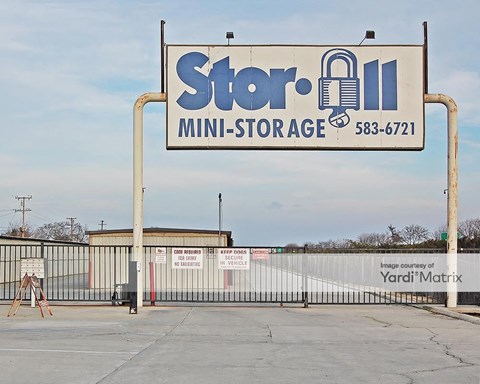 Storage Units for Rent available at 101 8 3/4 Avenue, Hanford, CA 93230